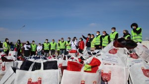 Konteyner kentte kalan bin 23 depremzede çocuğa kışlık hediye