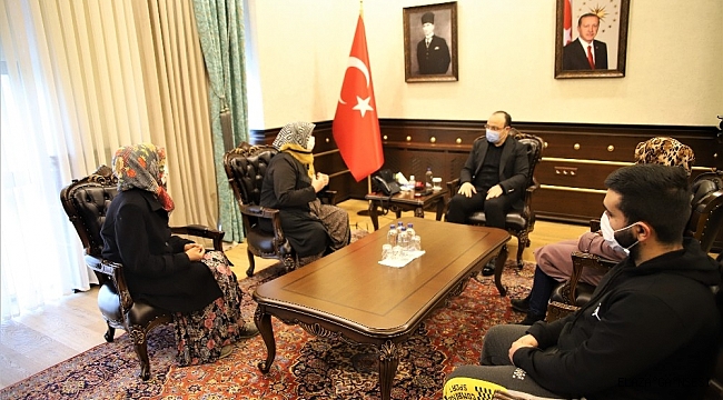 Cumhurbaşkanından talepte bulunan kadınları, vali misafir etti