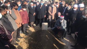 Hafız Abdullah Nazırlı defnedildi, kabri ziyaretçi akınına uğradı