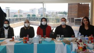 Elazığ belediyesi kadın meclisi, sağlık çalışanlarını ağırladı