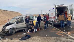 Elazığ'da trafik kazası: 4'ü çocuk 8 yaralı