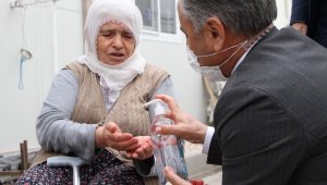 Liseliler üretti, 65 yaş üstüne ücretsiz dağıtıldı