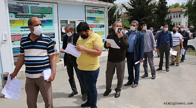 Elazığ'da çiftçilerin ÇKS kuyruğu