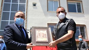 Elazığ'da evleri yanan aileler, yeni evlerine kavuştu