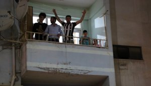 Elazığ'da şampiyonluk kutlamaları balkonlardan yapıldı