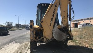 Otomobil kepçeye çaptı: 3 yaralı