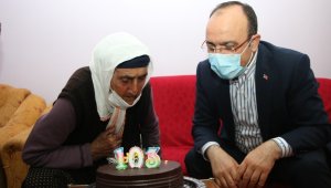 103 yaşına girdi, ilk defa doğum günü kutladı, ilk defa vali gördü
