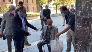 Vali hepsini satın aldı, evine gönderdi
