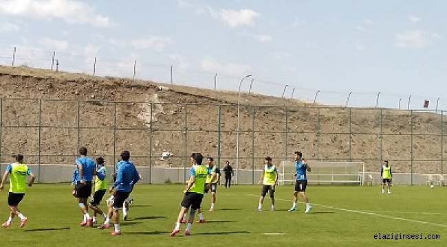 Elazığspor günde çift idman yaparak hazırlanıyor
