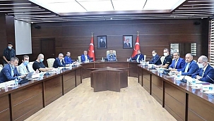 Siyasi ayırımcılığa tepkiler var...