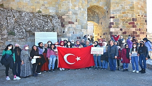 Elazığ'a ilk kez gelen öğrenciler Harput'u gezdi