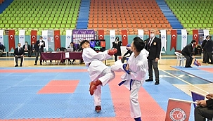 Karatecilerden büyük mücadele 
