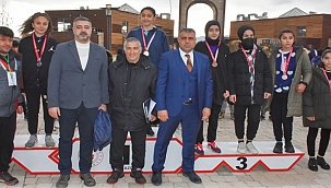 Genç atletler yarıştı