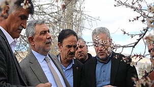 Baskil'de kayısı üreticileriyle görüştü