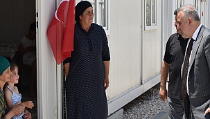 Konaklama merkezine yerleştirilen Ahıska Türkleri'ni ziyaret etti. 