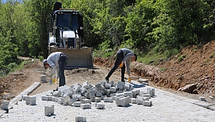 Köyleri kilitli parke ile donatıyor