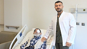 100 Yaşındaki Hastaya Yeniden Işık Olan Ameliyat