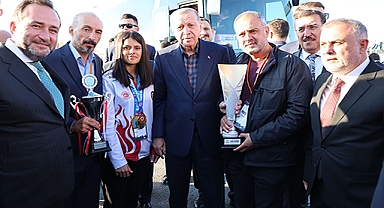 Dünya Kick Box Şampiyonu Sıla Kartal'ın hayali gerçek oldu