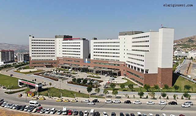 Fethi Sekin Şehir Hastanesinde İlk Kez Çocuk Hastaya Timektomi Ameliyatı Uygulandı
