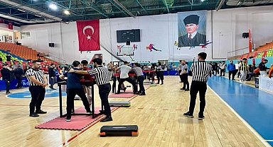 Bilek Güreşi Gençler (A) Grup Müsabakaları Gerçekleştirildi