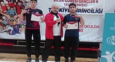 Elazığ'a Bilek Güreşinde 2 İkincilik Kazandırıldı