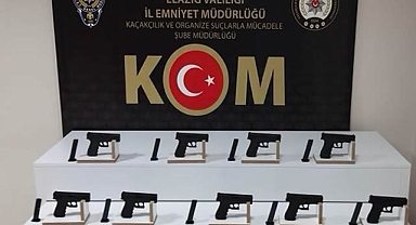 Elazığ'da Bir Şüpheli Şahsın Evinde 9 Adet Ruhsatsız Silah Bulundu