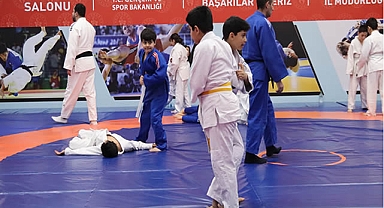 Elazığ'da Okullar Arası Yıldızlar Ligi Judo İl Seçmeleri Yapıldı