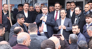 Milletvekili Nazırlı'yı,Vatandaş Bağrına Bastı