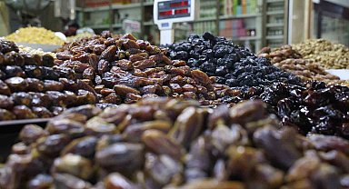 Elazığ'da Ramazan Öncesi Hurma Tezgahlardaki Yerini Aldı