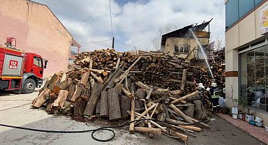 Elazığ'da Soba, Yangına Neden Oldu Çatı Katı Kül Oldu