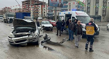 Elazığ'da Trafik Kazası: 2 Yaralı
