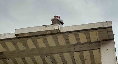 Elazığda İntihar Girişiminde Bulunan Şahsa ''Niye Atlıyorsun, Orada Yanacaksın'' Öğüdü