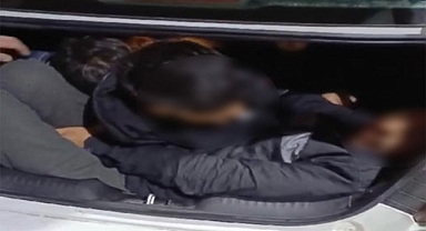 Otomobil Bağajında 3 Afgan Kaçak Göçmen Yakalandı