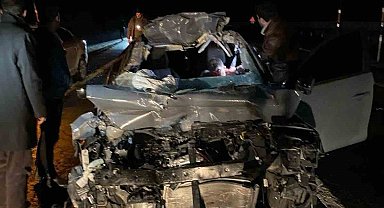 Otomobil Odun Yüklü Kamyona Çarptı: 1 ölü