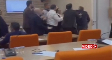 Elazığ Belediye Meclisinde Kavga Çıktı