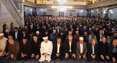 Elazığ'da Bayram Namazında Camiler Doldu