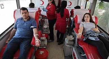 Elazığ'da Öğretmen Ve Öğrenciler Kan Bağışında Bulundu