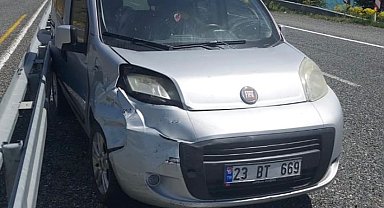 Koyun Sürüsüne Çarpmamakİçin Manevra Yaptı, Demir Bariyerlere Çarptı