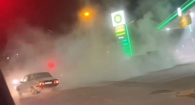 Seyir Halindeki Otomobil Petrol İstasyonunun Dibinde Yandı