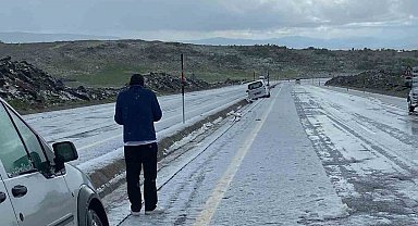Elazığda Dolu yağışı kazalara neden oldu, sürücüler zor anlar yaşadı
