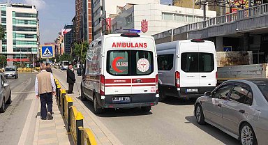 Elazığ'da hafif ticari aracın çarptığı kadın yaralandı