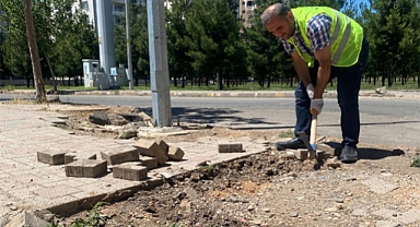 30 Yıllık gazeteciyi parke taşı döşetiyorlar