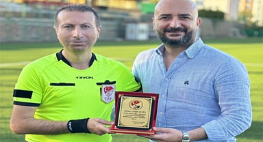 Elazığ futbolunda jübile yapan iki hakeme plaket takdimi