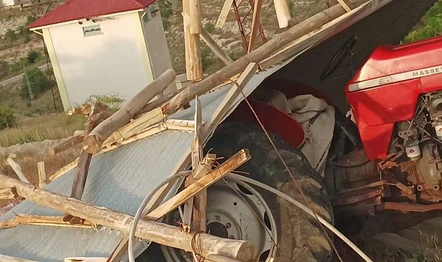 Elazığ'da fırtına evin çatısını uçurdu