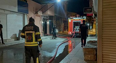 Elazığ'da pansiyon yangını: 2 itfaiye personeli dumandan etkilendi