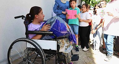 Mezuniyet balosu yerine arkadaşlarını sevindirdiler