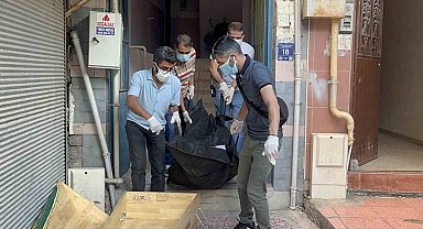 Sağlık ekipleri baygın ihbarı ile gittiği yaşlı adamın öldüğü ortaya çıktı