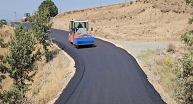 Baskil Çavuşlu köyü bağlantı yolunda çalışmalar devam ediyor
