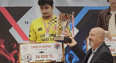 Satranç Şampiyonasında Miraç Melih Topuz Türkiye ikincisi oldu
