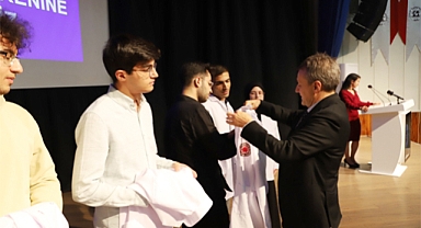 FÜ'si Tıp Fakültesi öğrencileri beyaz önlük giydiler